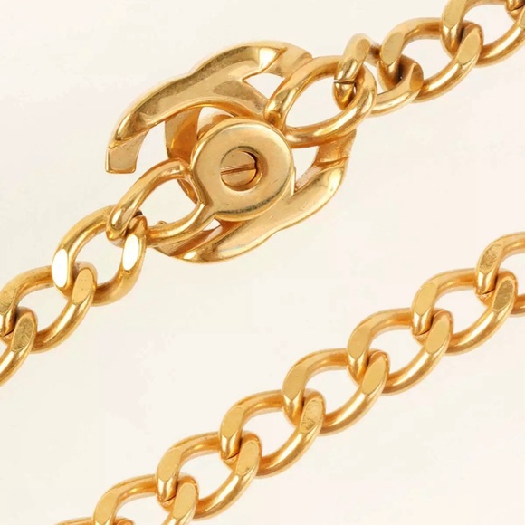 💝 Auth CHANEL Turn-Lock Necklace made circle Gold tone Chain: 2 turn locks 💝 - Picture 4 of 7